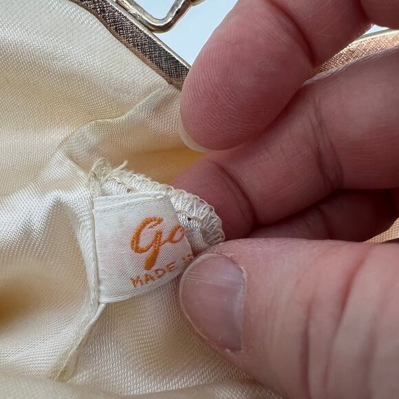 Vintage Goldco Beaded Bag Chain Strap Kiss Lock Ivory White Lucite Detail READ - Picture 9 of 15